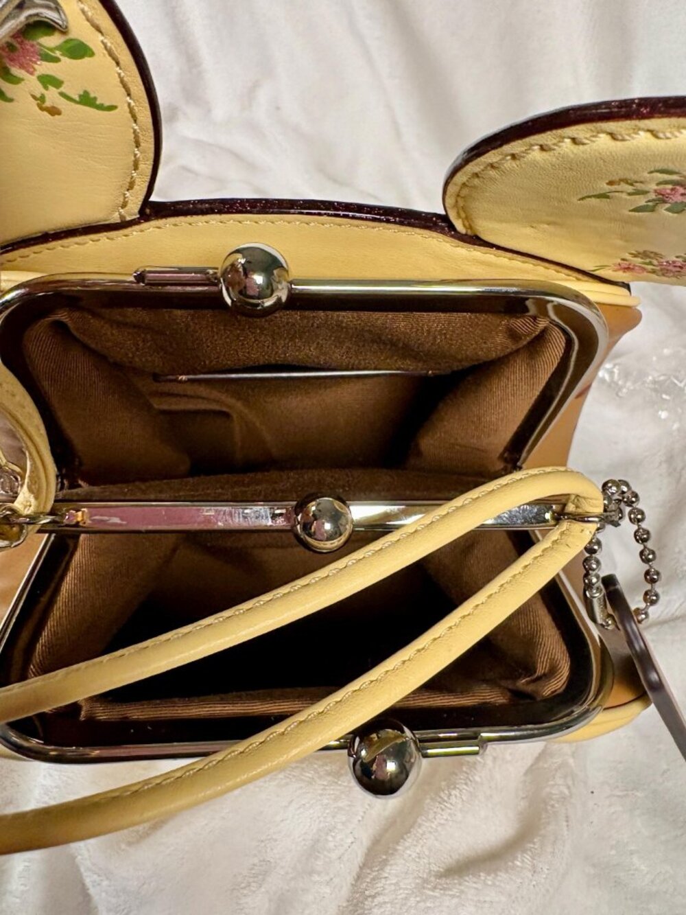 Coach Disney Minnie Mouse Limited Edition Kisslock Bag in Vanilla, Florals/Charm - Picture 9 of 16
